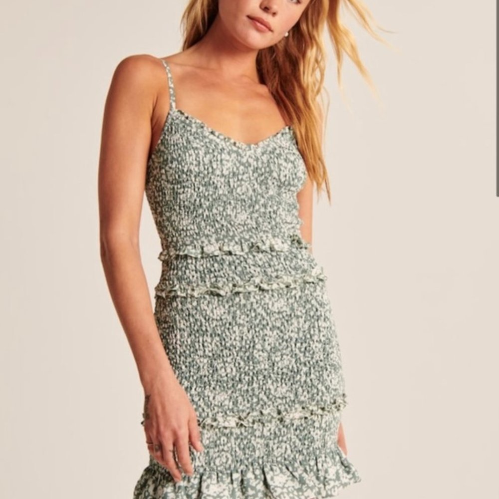 Abercrombie and Fitch smocked mini dress in green size XS